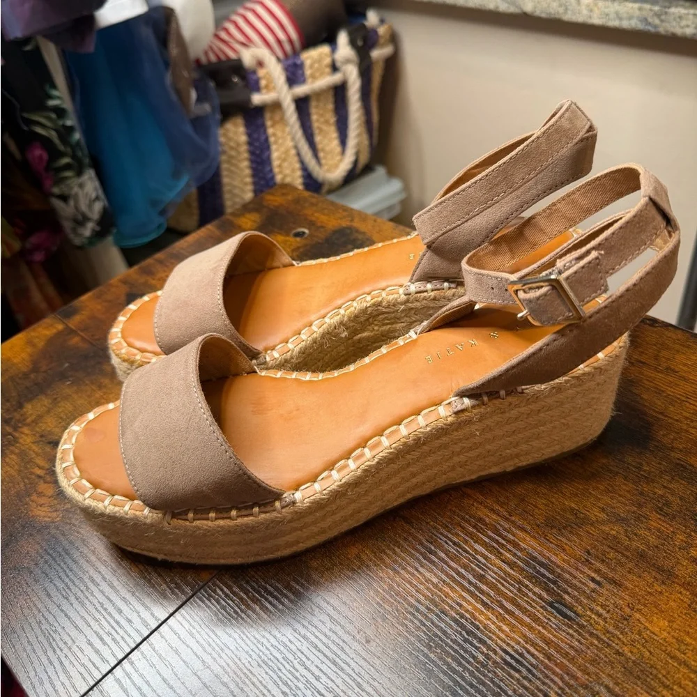 Kelly & Katie Faydrena espadrille wedge sandals microsuede strap size 9